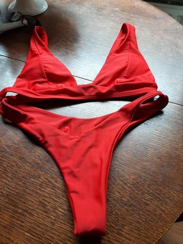 Rode bikini S beschikbaar voor biedingen