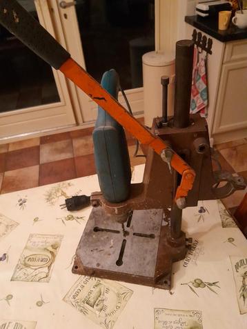 Boorstandaard met Makita Boormachine beschikbaar voor biedingen