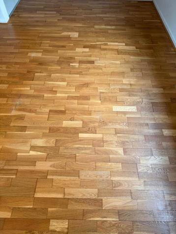 Houten vloer ca. 30m2 beschikbaar voor biedingen