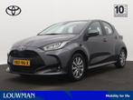 Toyota Yaris 1.5 Hybrid Business Plus | LED | LM velgen | Ca, Auto's, Gebruikt, Zwart, Met garantie (alle), Bedrijf