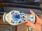 Delfts blauw vaasje nr 85, Antiek en Kunst, Antiek | Keramiek en Aardewerk, Ophalen of Verzenden