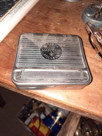 Mascotte sigarettenmaker beschikbaar voor biedingen