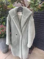 Mooie zachte Fluffy jas, Ophalen of Verzenden, Zo goed als nieuw