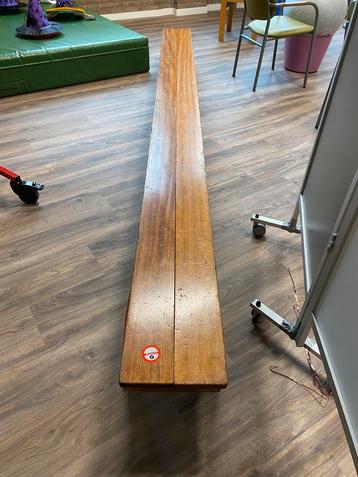 Gymzaalbank jaren 80 3.60 m beschikbaar voor biedingen