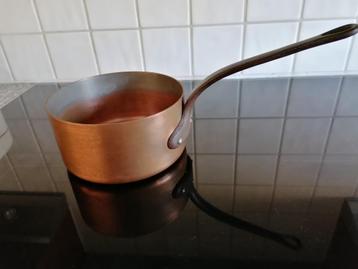 Professionele koperen pan voor sauzen en sauteren beschikbaar voor biedingen