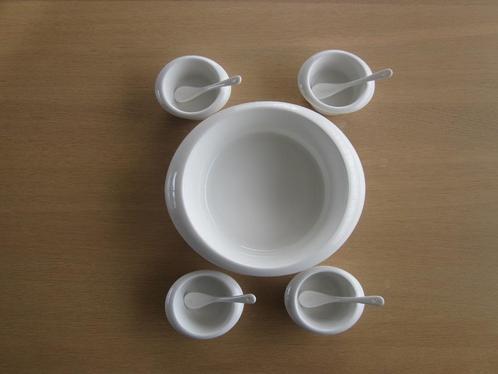 Intermezzo witte serveerschaal + 4 schaaltjes en 4 lepeltjes, Huis en Inrichting, Keuken | Servies, Zo goed als nieuw, Schaal of Schalen