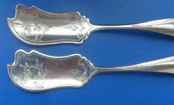 Zilveren en antieke botermessen  beschikbaar voor biedingen