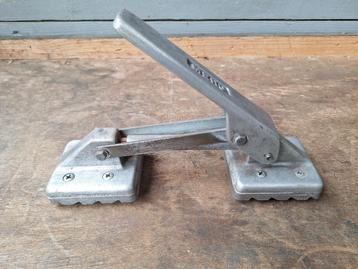 Mero naadklem tbv vloerbedekking/tapijt beschikbaar voor biedingen