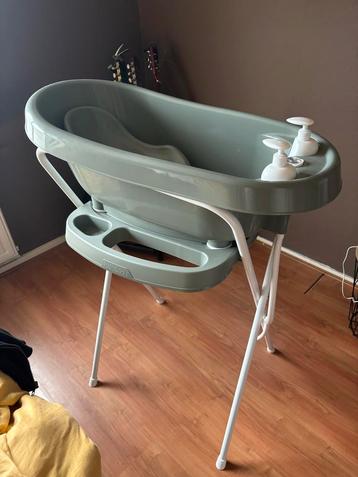 Bébé-jou Babybadje met Onderstel - Zo Goed Als Nieuw! beschikbaar voor biedingen