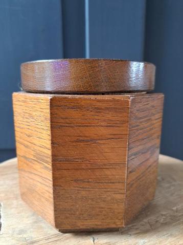 Brocante houten tabakspot octagon - achthoek met deksel beschikbaar voor biedingen