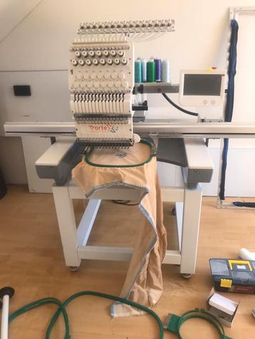 Borduurmachine met zeer groot xxl borduurframe 120 bij 50 beschikbaar voor biedingen