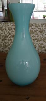 Grote pastel blauwe opaline vaas, Blauw, Aardewerk of Porselein, Ophalen of Verzenden, Zo goed als nieuw