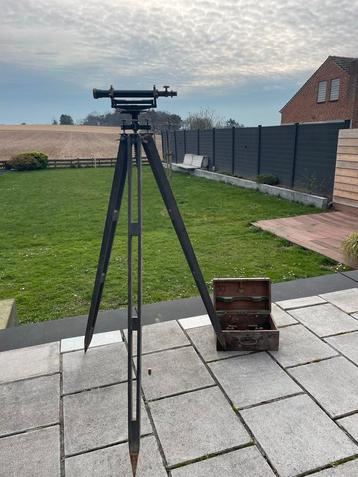 Antiek Waterpasinstrument met boussole & statief beschikbaar voor biedingen