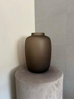 Vaas - Vase the World - Artic Satin Taupe, Huis en Inrichting, Woonaccessoires | Vazen, Gebruikt, Overige kleuren, Ophalen of Verzenden