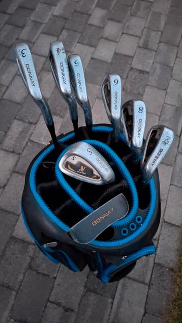 Golftas met golfset incl. putter en verder toebehoren. beschikbaar voor biedingen