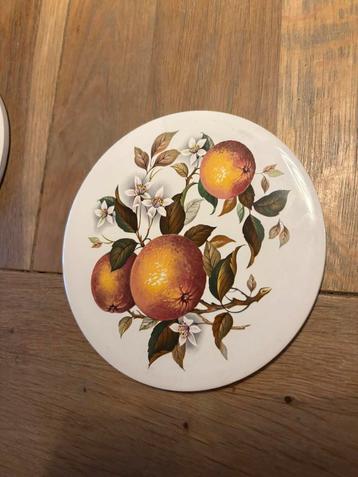 3 keramische pannenonderzetters. beschikbaar voor biedingen