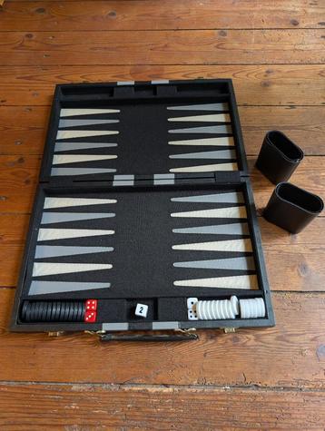 Backgammon beschikbaar voor biedingen