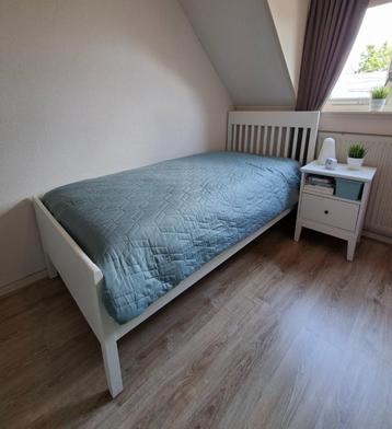 1 persoonsbed Idanas incl nachtkastje, lattenbodem en matras