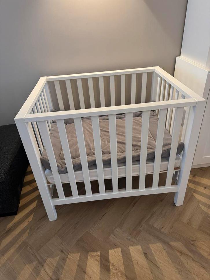 Box TIMO + matras en 2 boxkleden - Nette Staat - 101x79x85, Kinderen en Baby's, Boxen, Zo goed als nieuw, Rechthoekig, In hoogte verstelbaar