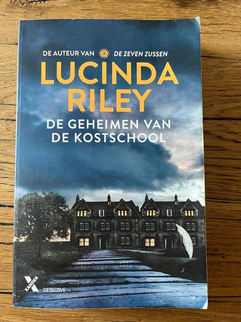 Lucinda Riley - De geheimen van de kostschool, Boeken, Literatuur, Zo goed als nieuw, Nederland, Ophalen of Verzenden