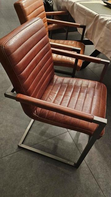 Eettafel stoelen echt buffel leder (eventueel met eettafel) beschikbaar voor biedingen