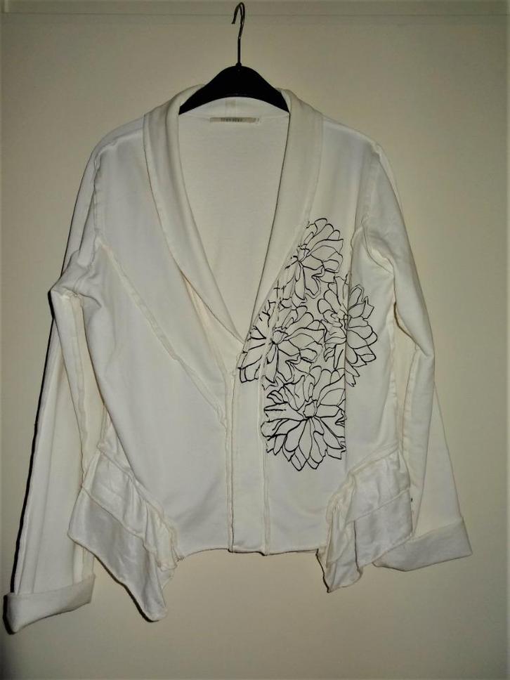 ZGAN: apart Transfer jasje crème wit + opdruk zwart mt 44 46, Kleding | Dames, Jasjes, Kostuums en Pakken, Zo goed als nieuw, Jasje