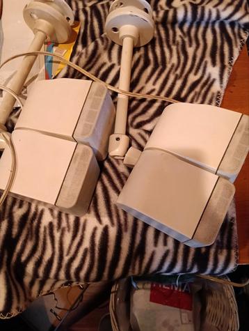 Bose cube speakers met plafondhangers beschikbaar voor biedingen
