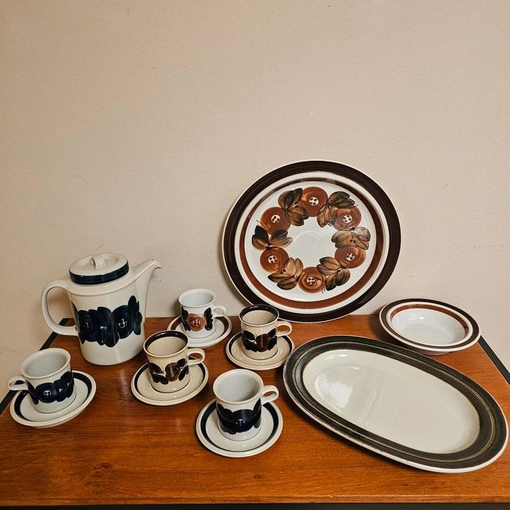 Vintage Arabia Servies oa. Rosmarin, Anemone en Karelia, Antiek en Kunst, Antiek | Servies compleet, Ophalen of Verzenden