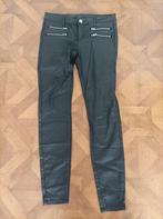 Yessica coated broek maat 38 zwart, Kleding | Dames, Broeken en Pantalons, Maat 38/40 (M), Ophalen of Verzenden, Zo goed als nieuw