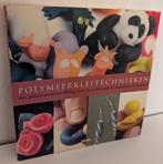 Boek Polymeerkleitechnieken - Sue Heaser, Boeken, Hobby en Vrije tijd, Ophalen of Verzenden, Gelezen, Kleien en Boetseren