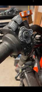 Gezocht KTM 1290 super duke R schakelaar op stuur, Ophalen of Verzenden
