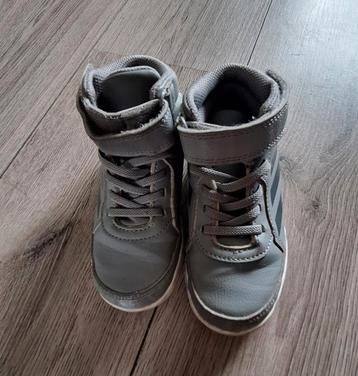 Adidas kindersneakers maat 26 grijs beschikbaar voor biedingen