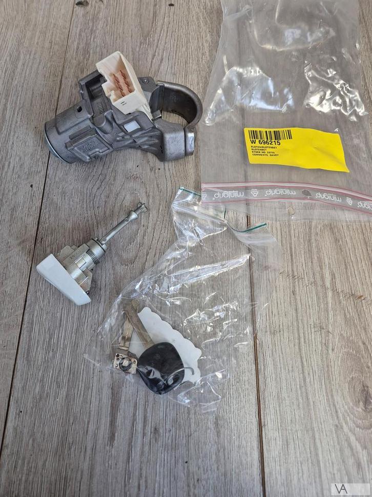 Peugeot 108 Citroen C1 Toyota Aygo 2014 - 2023 slotenset €30, Auto-onderdelen, Carrosserie en Plaatwerk, Peugeot, Gebruikt, Ophalen of Verzenden