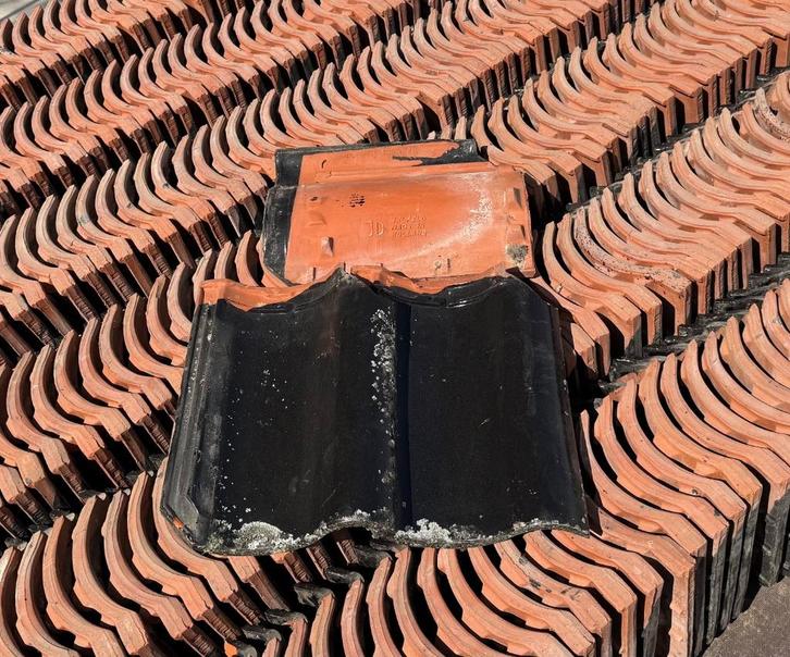 Dakpan JD OVH zwart glazuur 3500 pannen en hulpstukken., Doe-het-zelf en Verbouw, Dakpannen en Dakbedekking, Zo goed als nieuw