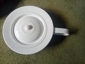 Compleet nieuw emaille bedpan, oude po, ondersteek. beschikbaar voor biedingen