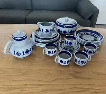 Boch baltic la louvière, borden, dekschaal theepot, kopjes + beschikbaar voor biedingen