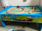 Houten speeltafel met treinbaan, Ophalen, Zo goed als nieuw