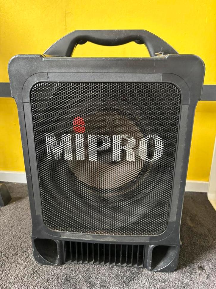 Versterker - portable PA - met batterij en 2 microfoons, Muziek en Instrumenten, Versterkers | Bas en Gitaar, Zo goed als nieuw