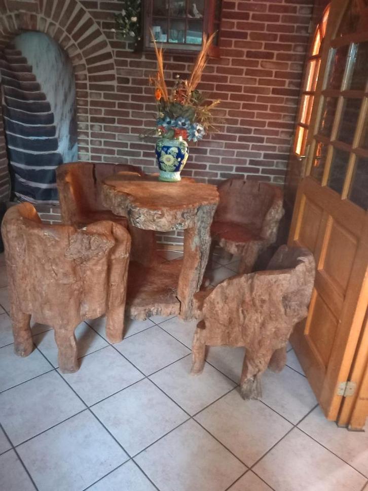 Uit boomstam gehouden set tafel met 4 stoelen, Antiek en Kunst, Antiek | Meubels | Stoelen en Banken, Ophalen