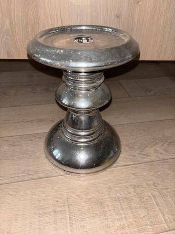 Metalen Kandelaar beschikbaar voor biedingen