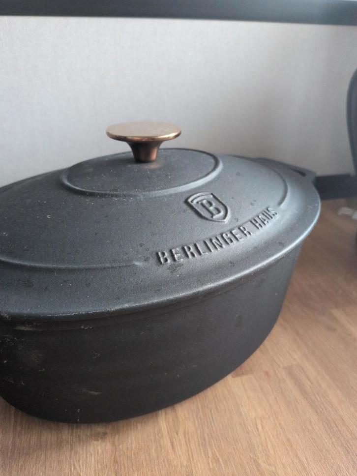 Berlinger Haus Cast Iron Pot - Topconditie!, Huis en Inrichting, Keuken | Potten en Pannen, Zo goed als nieuw, Pot, Bus of Blik