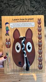 Crafty Ponies | “bord” leren vlechten | nieuwstaat, Kinderen en Baby's, Ophalen of Verzenden, Zo goed als nieuw, Overige typen