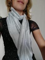 Nieuwe handgemaakte 100% zijden sjaal ijsblauw 176x36 cm, Kleding | Dames, Ophalen of Verzenden, Nieuw, Maat 46/48 (XL) of groter