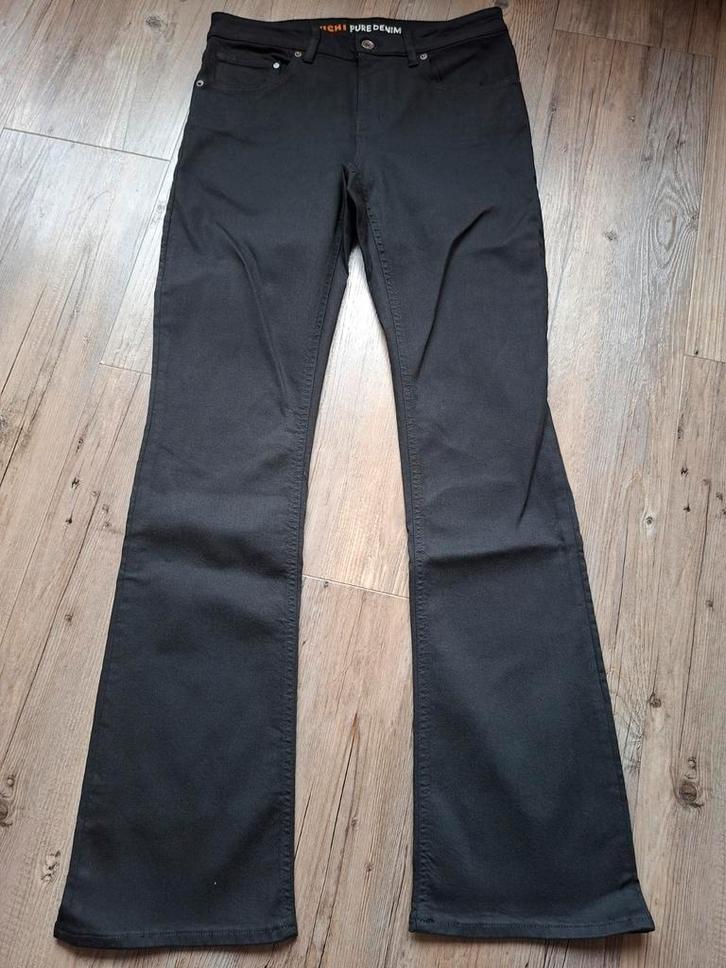 KUYICHI Amy bootcut jeans W32 L34, Kleding | Dames, Spijkerbroeken en Jeans, Nieuw, W30 - W32 (confectie 38/40), Zwart, Ophalen of Verzenden