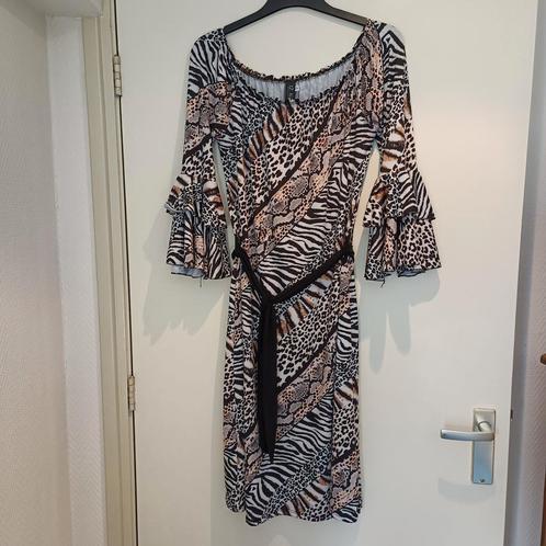 IZ NAIZ collection size 2  (36 t/m 42), Kleding | Dames, Jurken, Zo goed als nieuw, Maat 38/40 (M), Overige kleuren, Knielengte