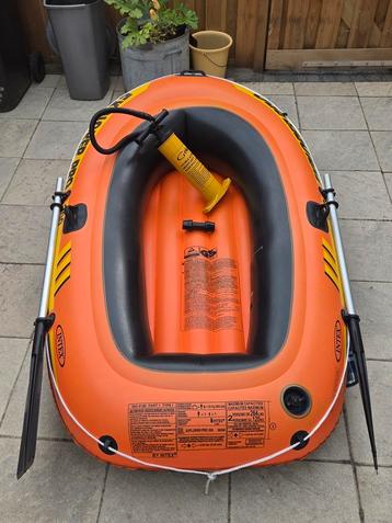 Intex Explorer Pro 200 met peddels en pomp beschikbaar voor biedingen