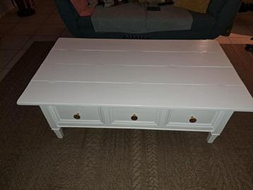 Witte salontafel  beschikbaar voor biedingen