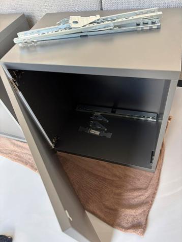 IKEA BESTA donkergrijs kast met muurbevestiging - afbeelding 2