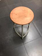 Prachtig vintage krukje, Huis en Inrichting, Krukjes, Ophalen, Gebruikt, Hout