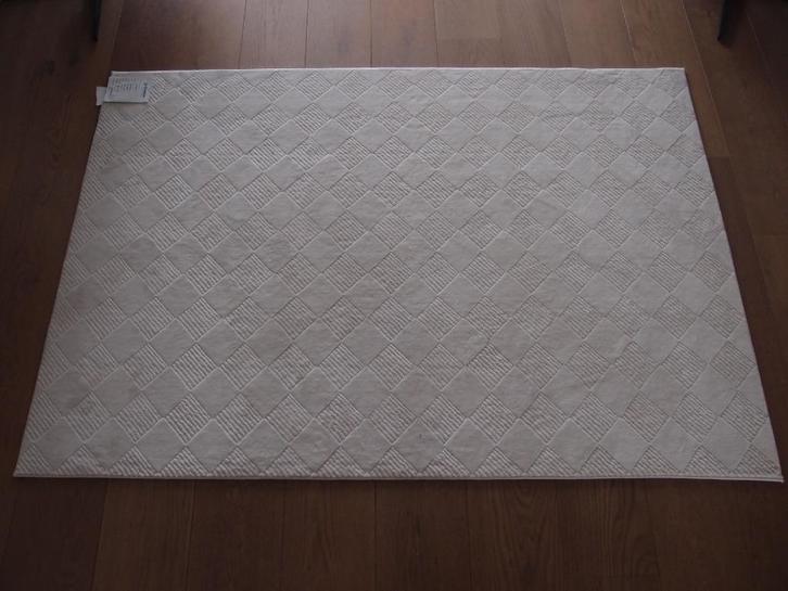 Nieuw ongebruikt trendy crème tapijt 130 x 190 cm, Huis en Inrichting, Stoffering | Tapijten en Kleden, Nieuw, 100 tot 150 cm